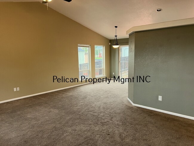 Building Photo - 2733 Montelius St Rental