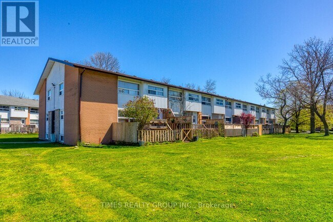 Photo - 11 Manitou Crescent W