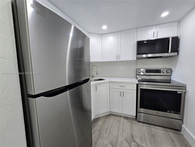 Photo - 4550 NW 9th St Unit 403E