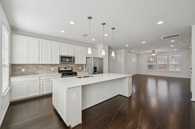 Building Photo - 8604 Hollyoaks Creek Ln