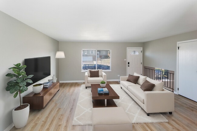 Photo - 18200 Fountainbleau Dr