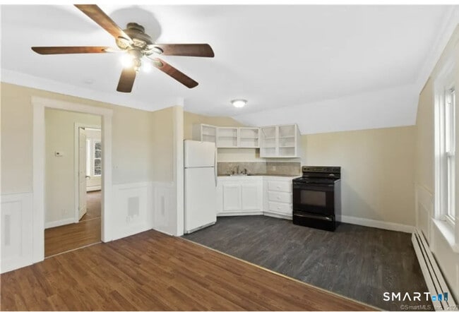 Building Photo - 204 Main St