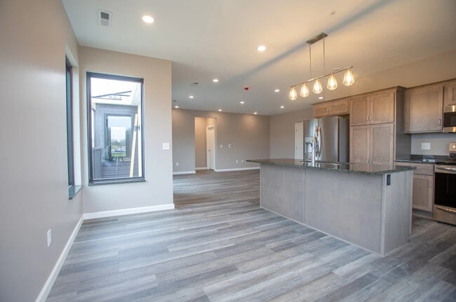 Latitude 40 Flats