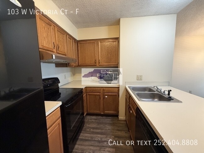 Photo - 103 W Victoria Ct