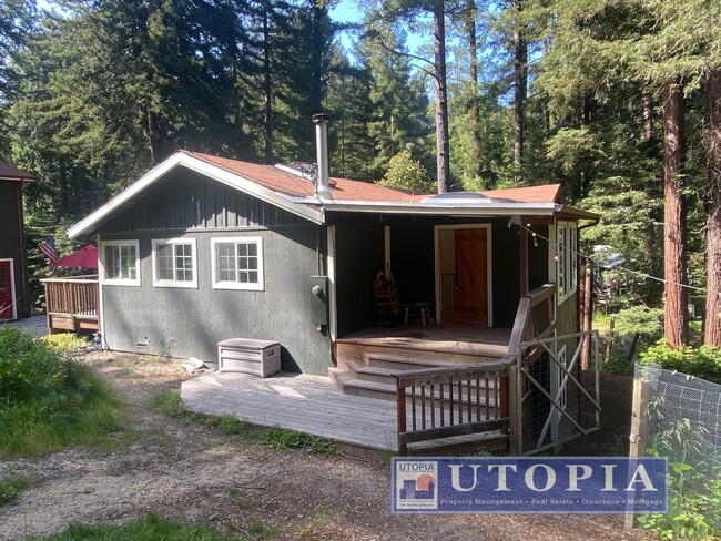 Building Photo - Gorgeous 4-bedroom, 2-bathroom Forest Lake Home with Deck, Office & Scenic Redwood Views