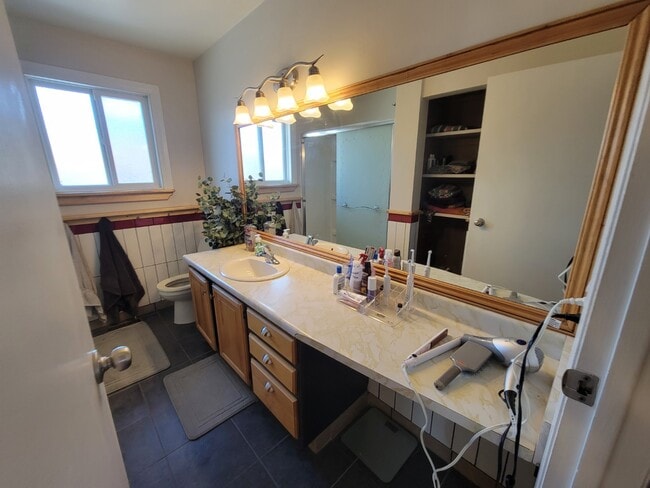 Photo - 1125-1110 10 St SE