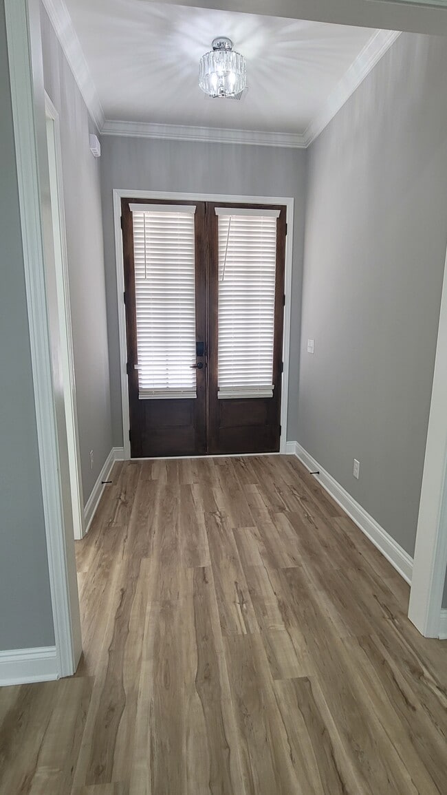 Photo - 1031 Wessex Dr