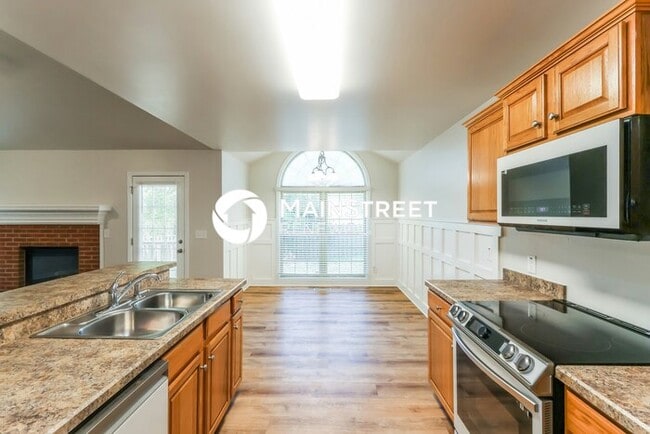 Photo - 3 Bedroom Pet-Friendly Home in Shelbyville, KY with Main Street Renewal