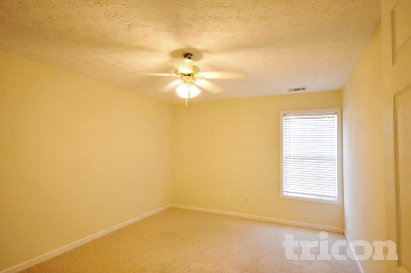 Photo - 4682 St James Way