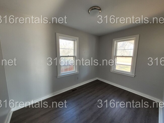 Photo - 1337 S Fern St