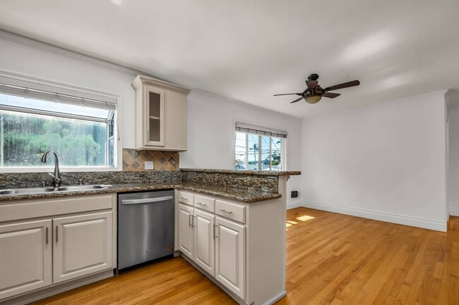 Photo - 815 Broadway St Unit 1