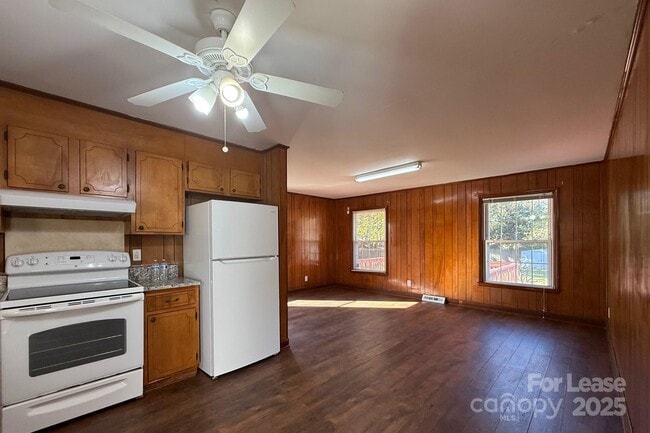 Photo - 6126 Cherrycrest Ln