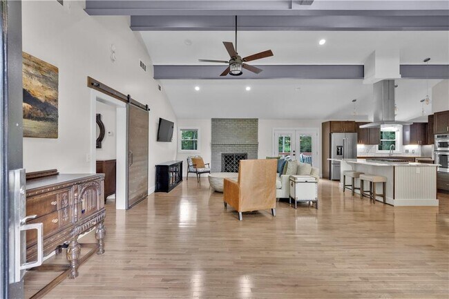 Photo - 225 Jayne Ellen Way