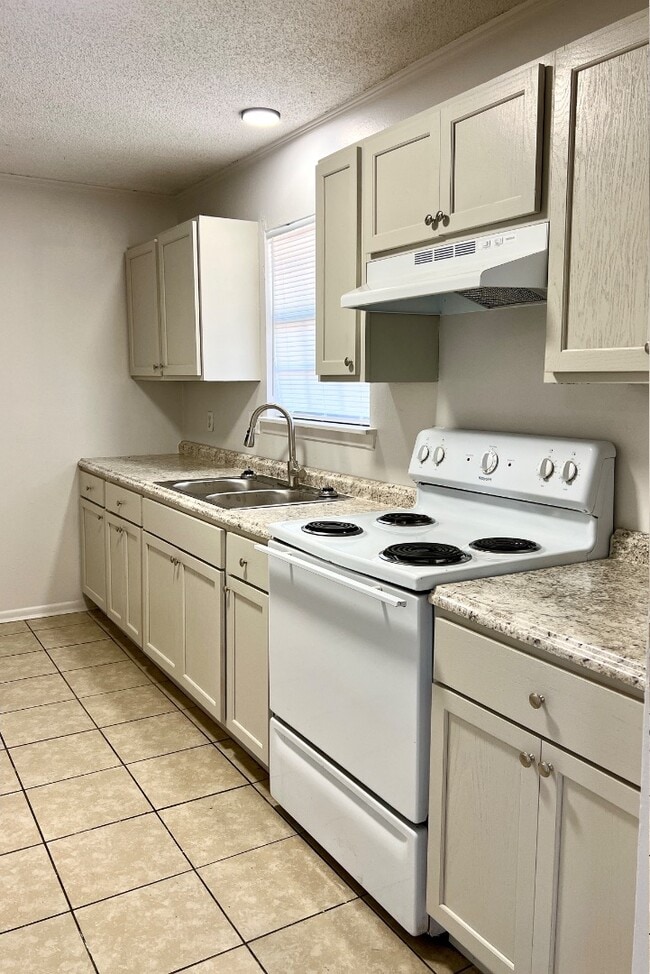 Photo - 103 Sweetbriar St