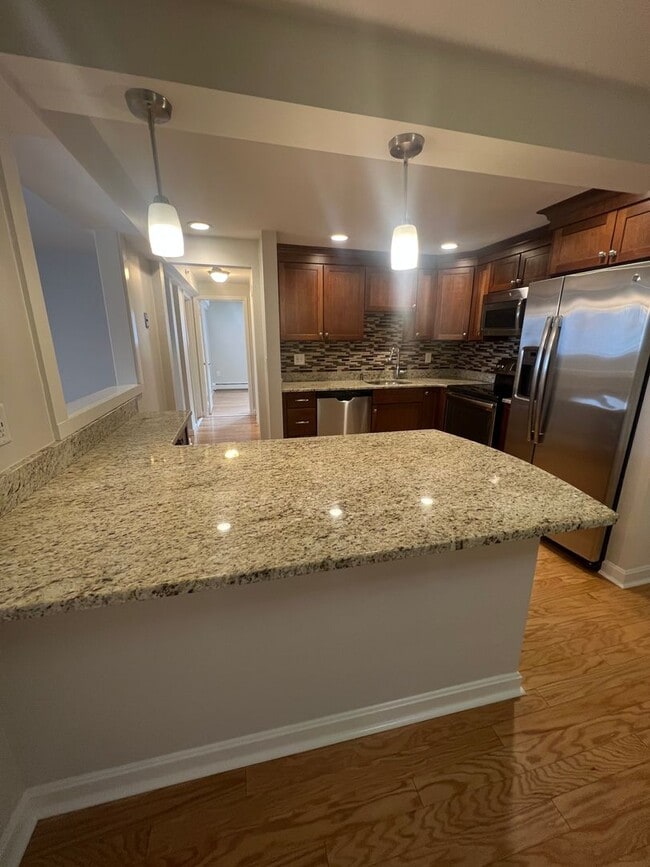 Building Photo - 2 Bedroom Condo in Amesbury - Heat Included!!!