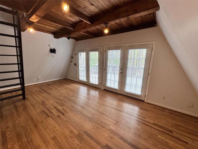 Photo - 2475 Hawk Creek Trail