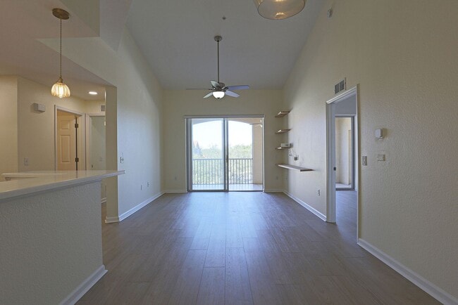 Photo - The Enclave 9005-1919 Unit 9005 Colby Drive, 1919