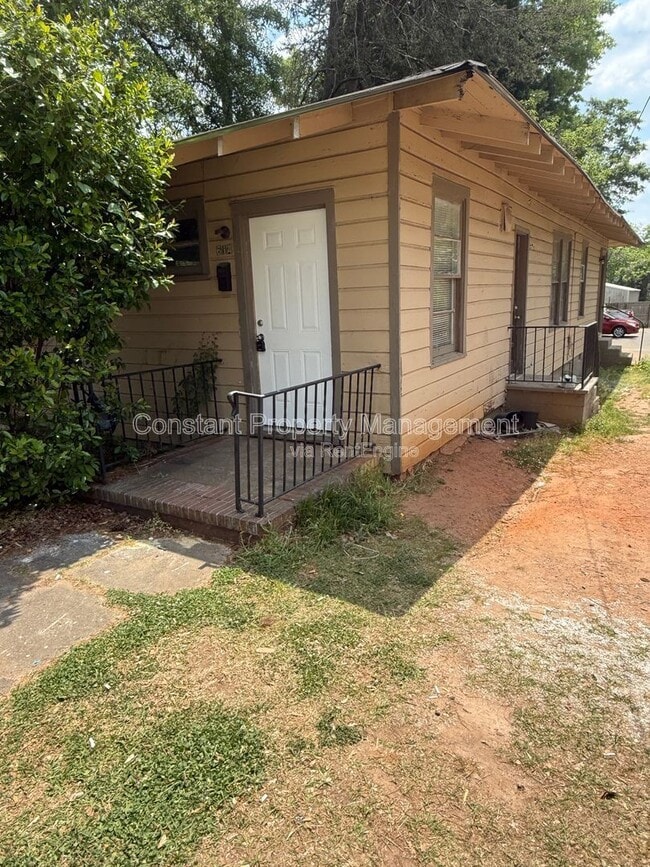 Building Photo - 614 W Poplar St