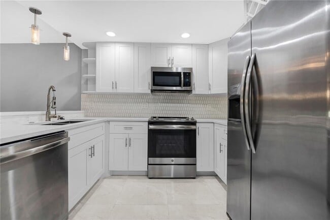 Photo - 7100 NW 17th St Unidad 305