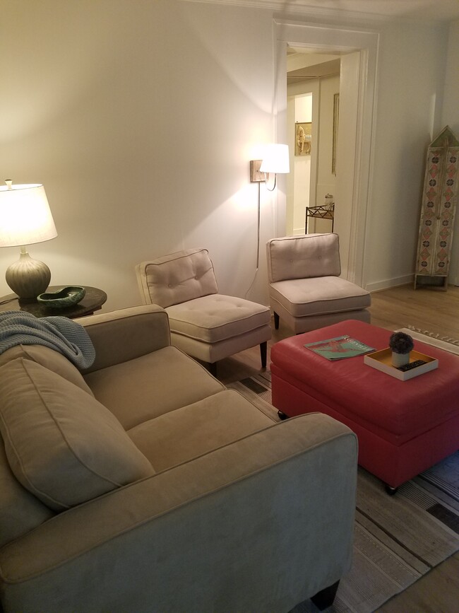 Building Photo - 161 Melrose Ave Unit 1