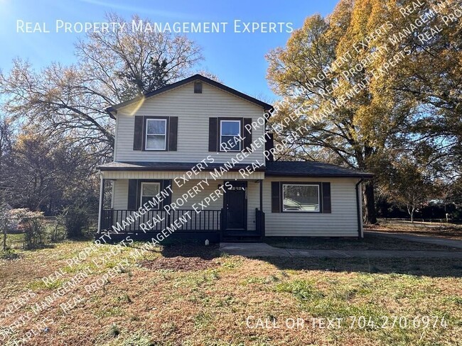 Charming 3BR/2.5BA home in Charlotte! - Charming 3BR/2.5BA home in Charlotte!