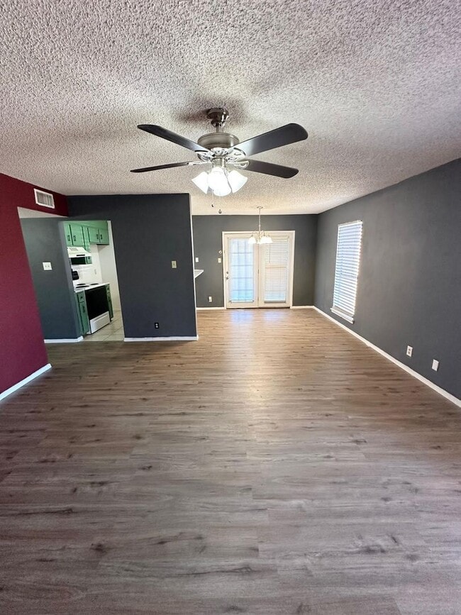 Photo - 2 Bedroom 1 Bathroom House For Rent!