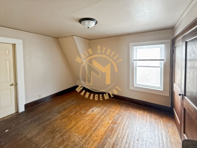 Photo - 1580 Elm St Unit Upper