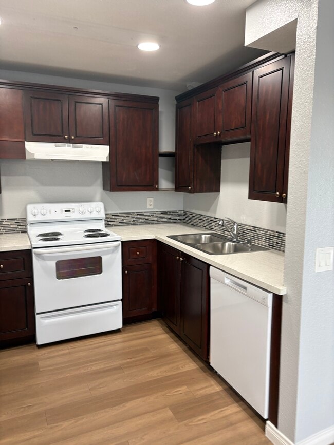 Building Photo - Arcadia Pines