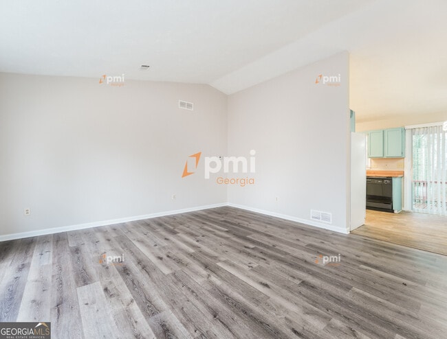 Photo - 667 Rae Dr SW