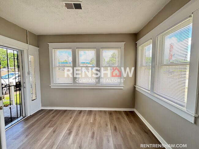 Photo - 1423 Lyndale Ave