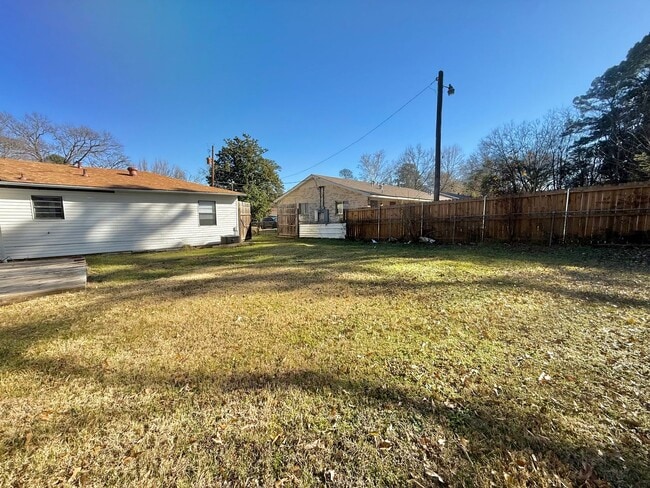 Photo - 4-bed, 3-bath, HUGE yard!