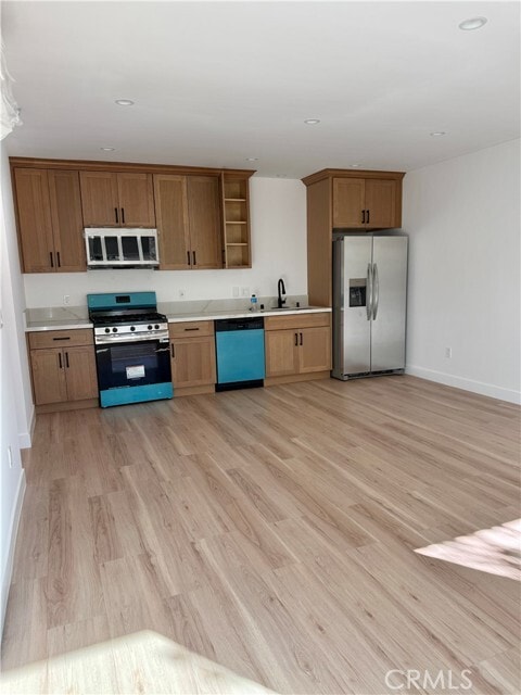 Photo - 20407 Strathern St