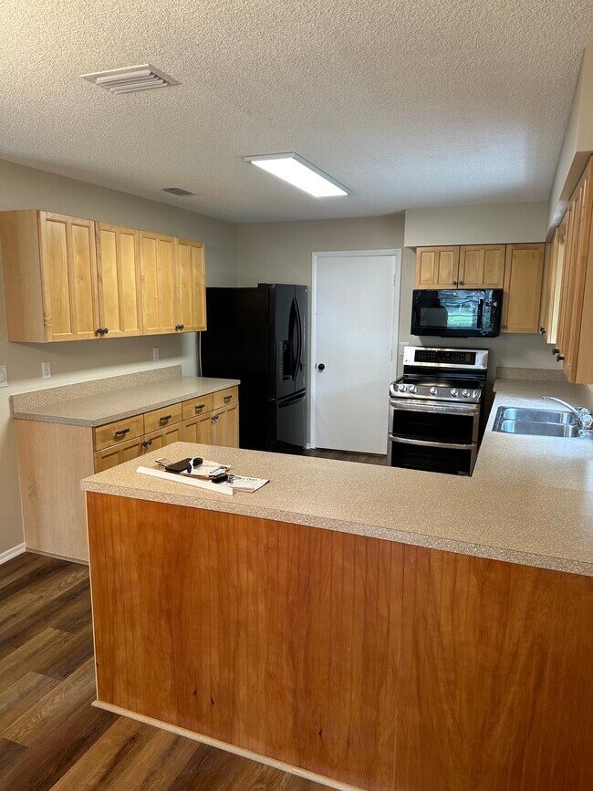 Kitchen - 7267 Eleanor Cir Unit 7267