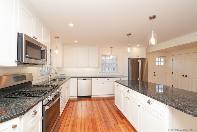 Photo - 792 Farmington Ave Unit APT 106