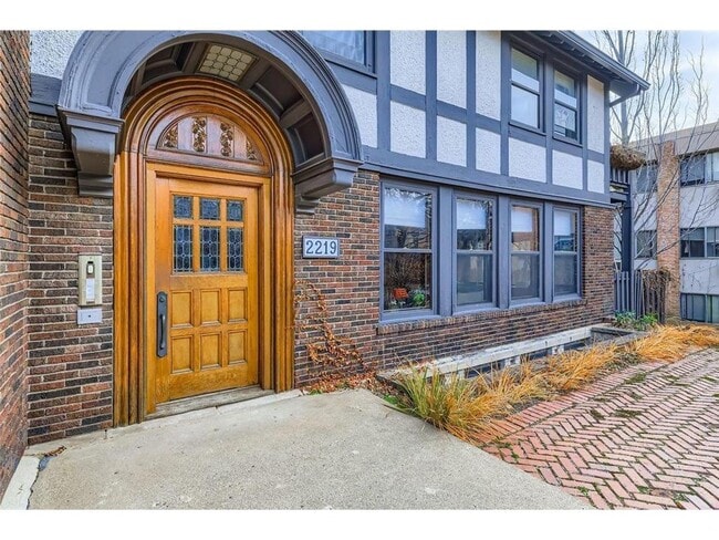 Photo - 2219 Pillsbury Ave