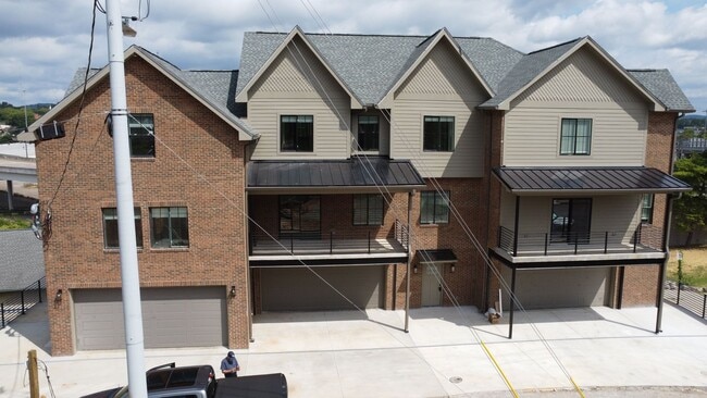 Photo - 1211 Hedge Ave
