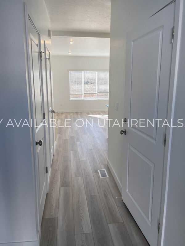 Photo - 1605 W Charmer Ln