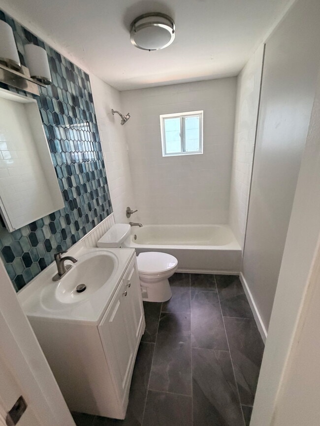 Photo - 3305 Burroughs St