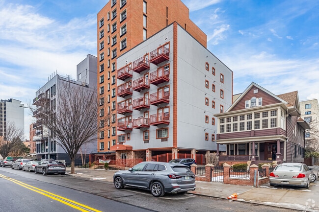 337 Lenox Rd