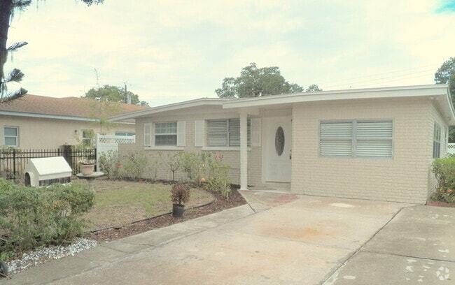 Building Photo - 2514 10th Ave Dr E Rental