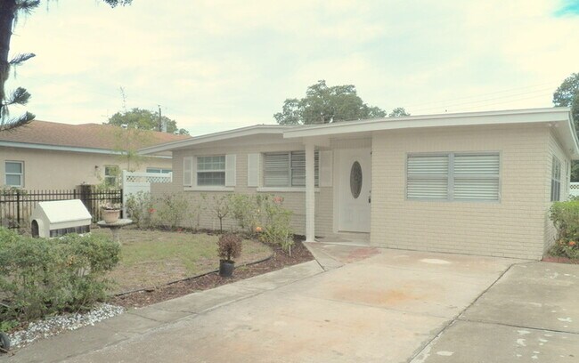 Move-in Special! $750 Off First Month - Move-in Special! $750 Off First Month House