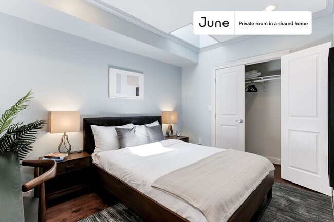 Room in Shared 5 bed/3.5 bath home in Capitol Hill