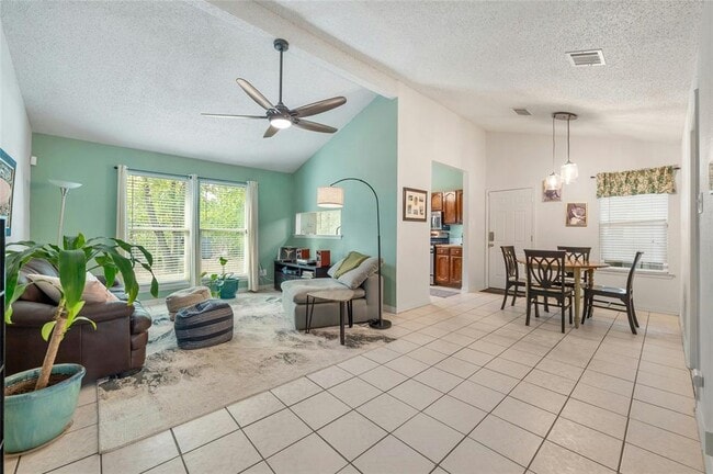 2523 E Stassney Ln