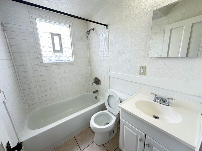 Photo - 7467 Schoyer Ave Unidad 3