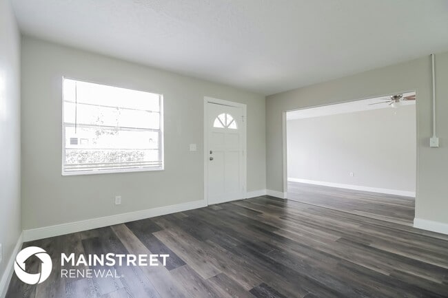 Photo - 1117 Swan St