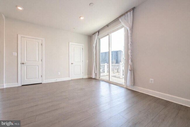 Photo - 6710 Belcrest Rd