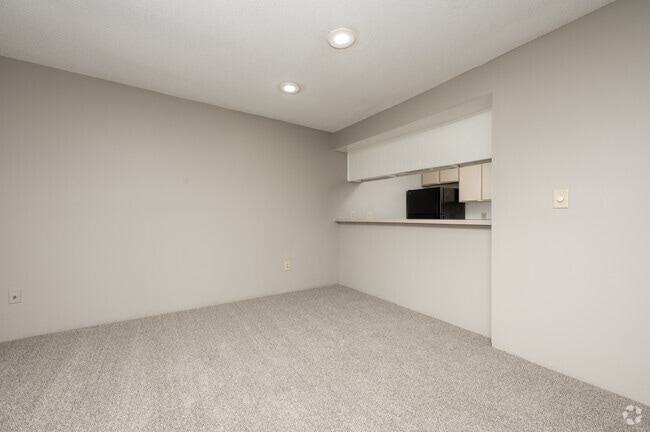 2BR, 2BA - 974SF - Dining Area