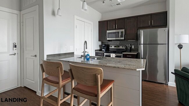 Photo - 4300 Cromwell Dr Unidad 1212