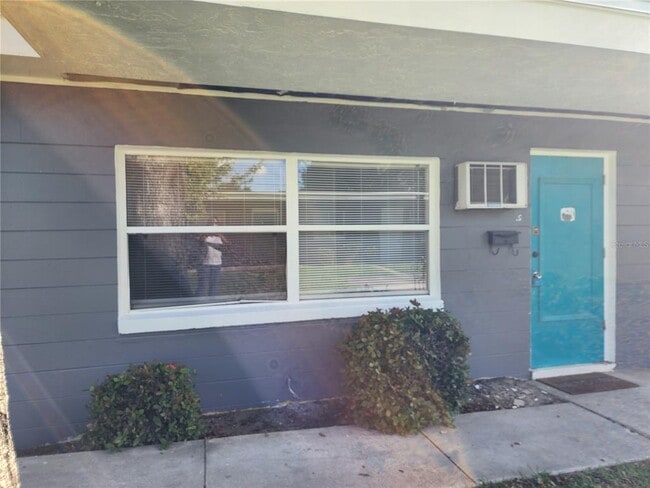 Building Photo - 2227 Highland St S Unit 2
