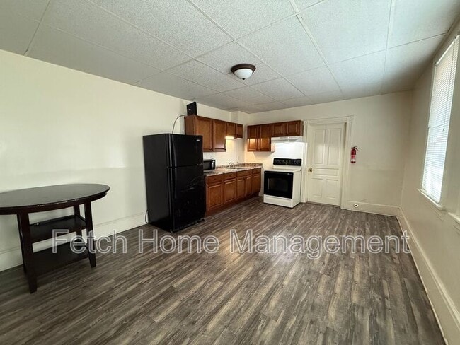 Photo - 722 E King St
